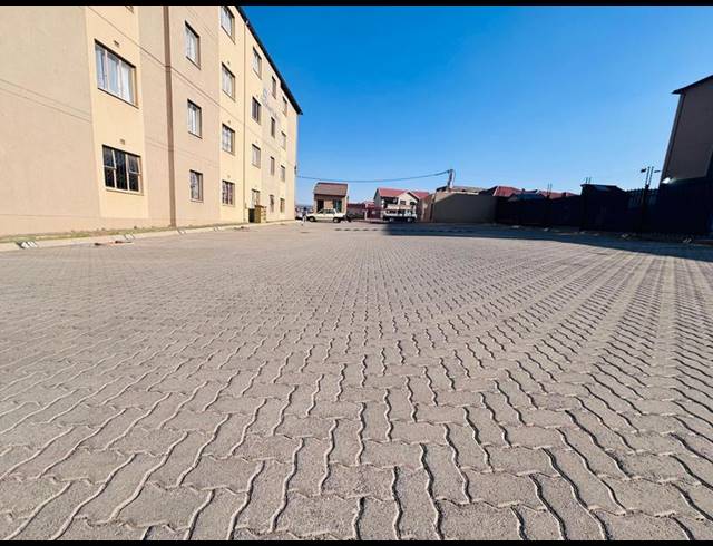 2 BEDROOM PROPERTY TO RENT IN FLEURHOF